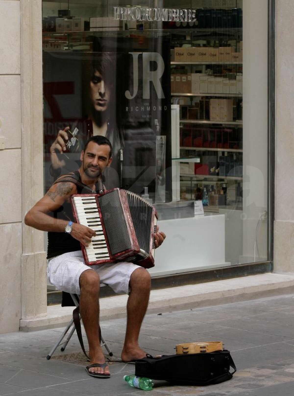 FOTO » Distracţie şi istorie! » Portetul oraşului în care naţionala şi-a stabilit cartierul general