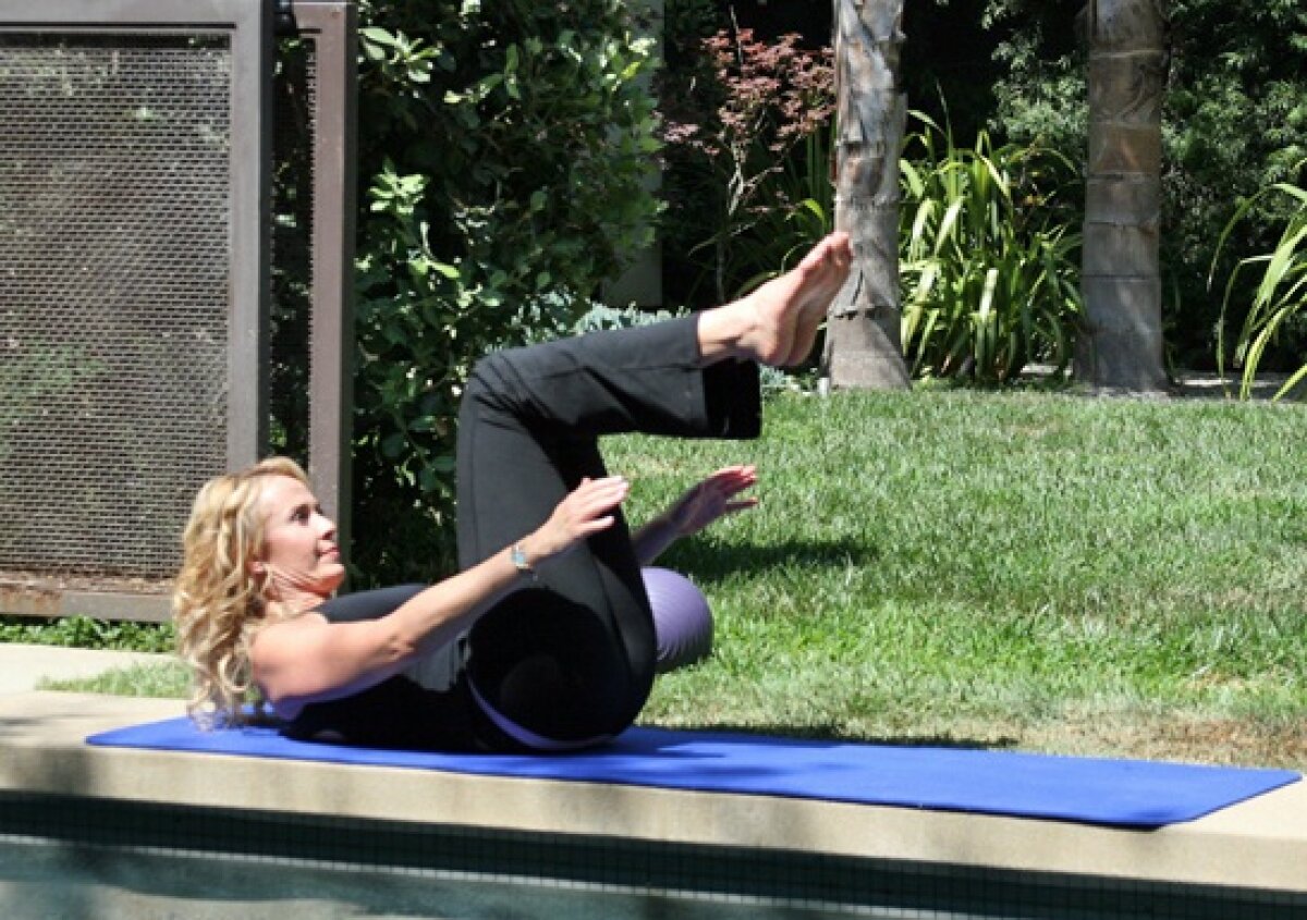 FOTO! 6 exerciţii Pilates pentru o talie de viespe