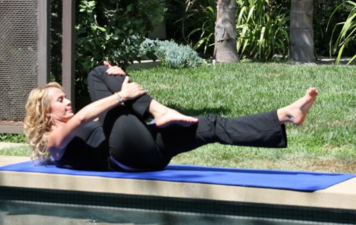 FOTO! 6 exerciţii Pilates pentru o talie de viespe