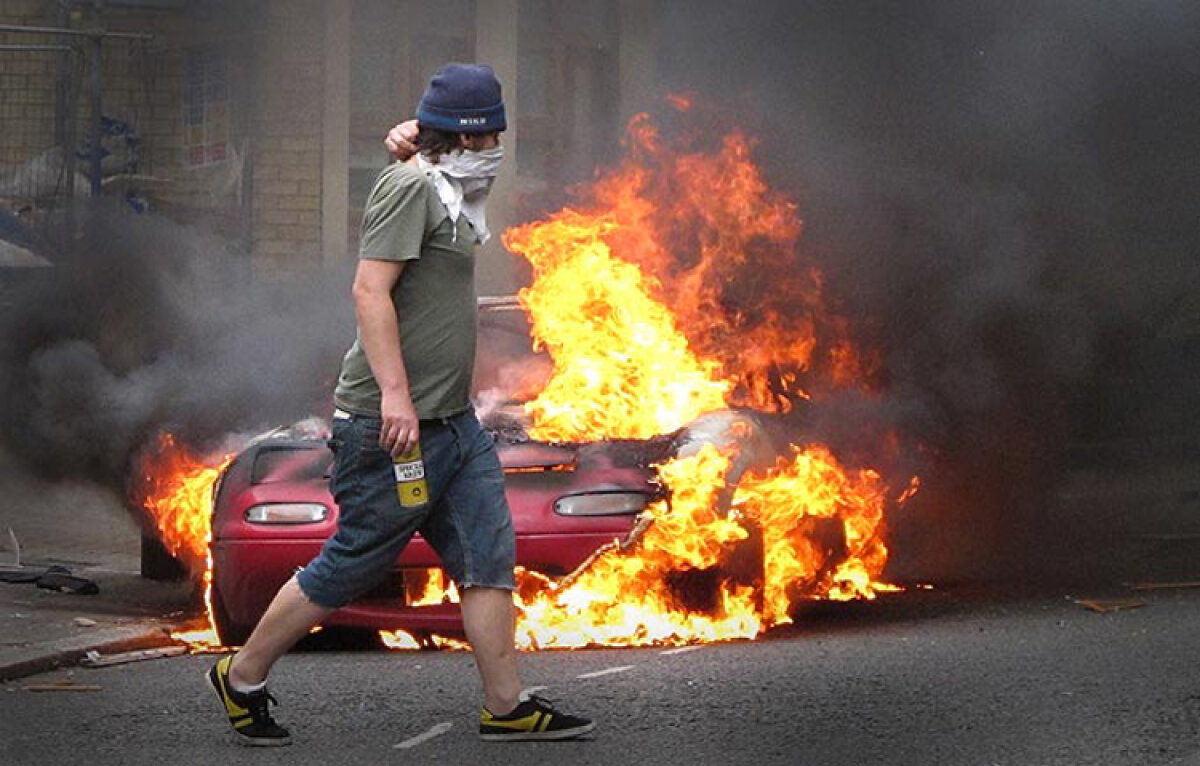 ANARHIE în Londra, cu mai puţin de un an înainte de Olimpiadă!