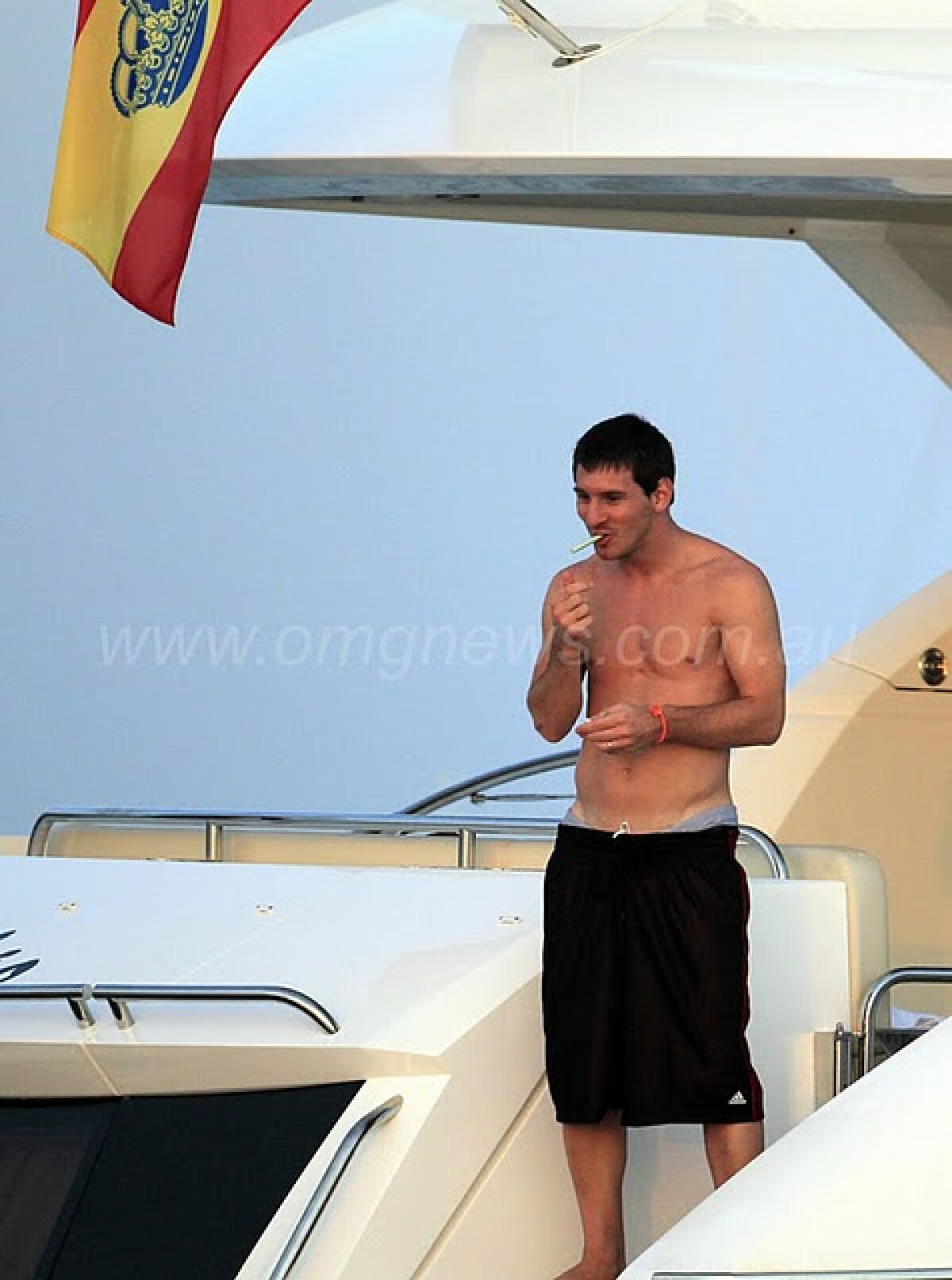 FOTO » Nu vă speriaţi, Messi n-a luat-o pe urmele lui Moţi. Sînt doar dulciuri! :D
