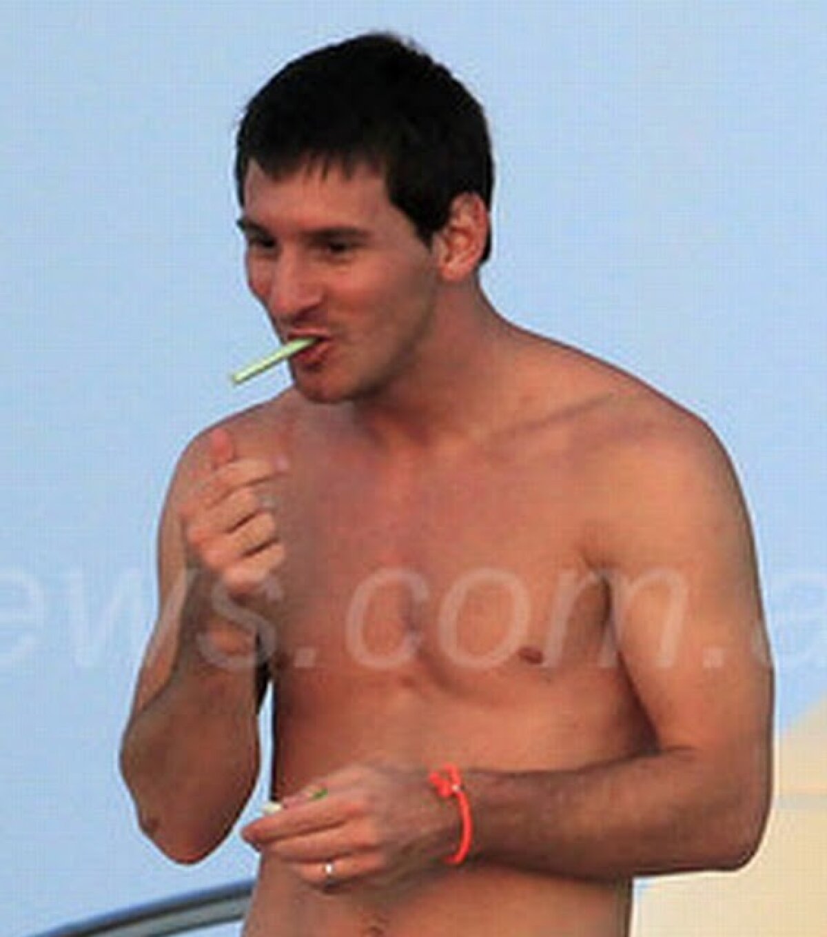 FOTO » Nu vă speriaţi, Messi n-a luat-o pe urmele lui Moţi. Sînt doar dulciuri! :D