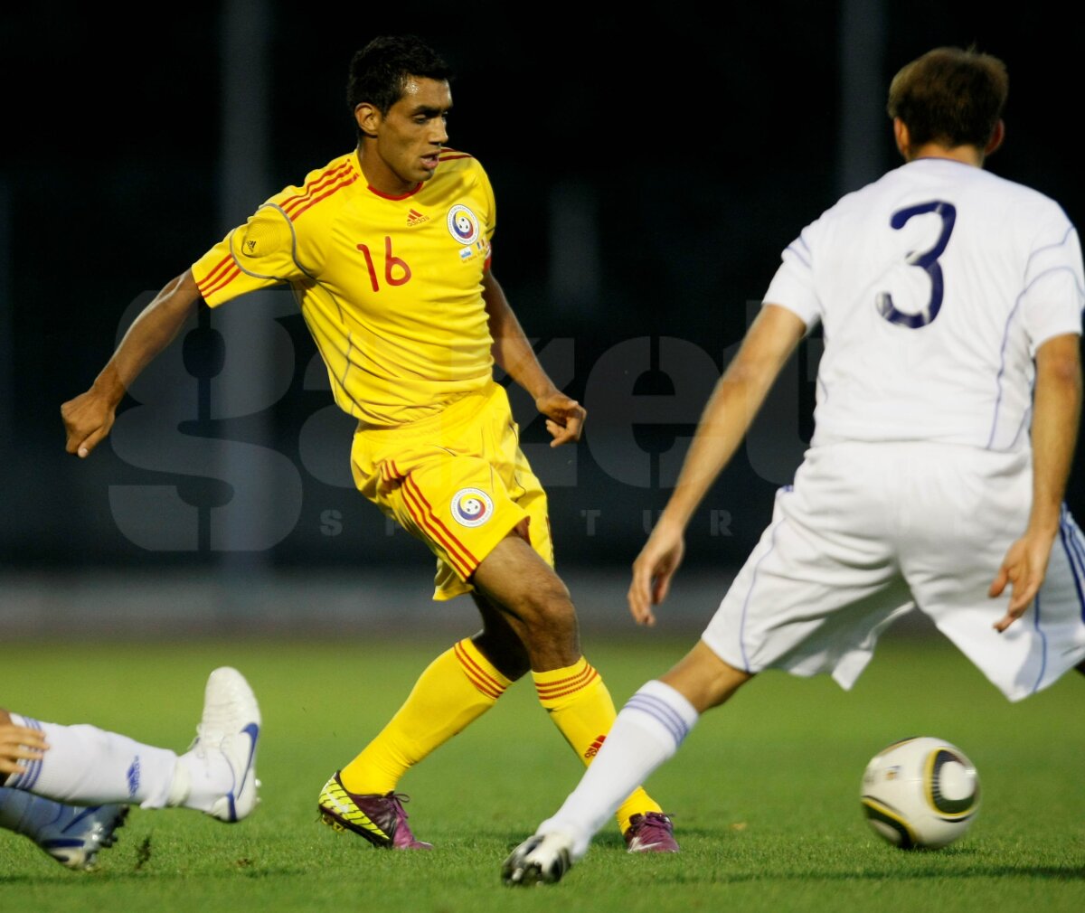 "Tricolorii" s-au chinuit cu cea mai slabă naţională din lume. San Marino - România 0-1