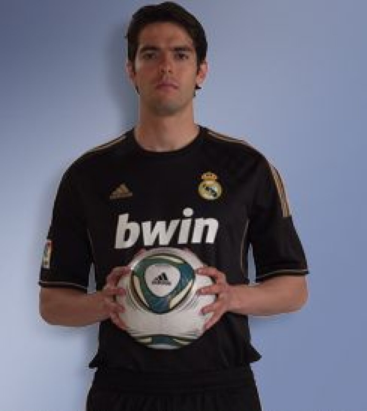 FOTO » Adversarii lui Real Madrid vor vedea roşu în faţa ochilor! Iată noul echipament al lui Ronaldo&co!