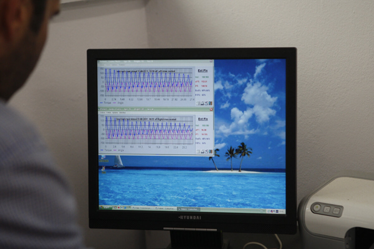 EXCLUSIV / Gazeta a fost ieri prezentă la Testul Isokinetic făcut de Florin Costea » "Simt cum îmi ia muşchiul foc!"