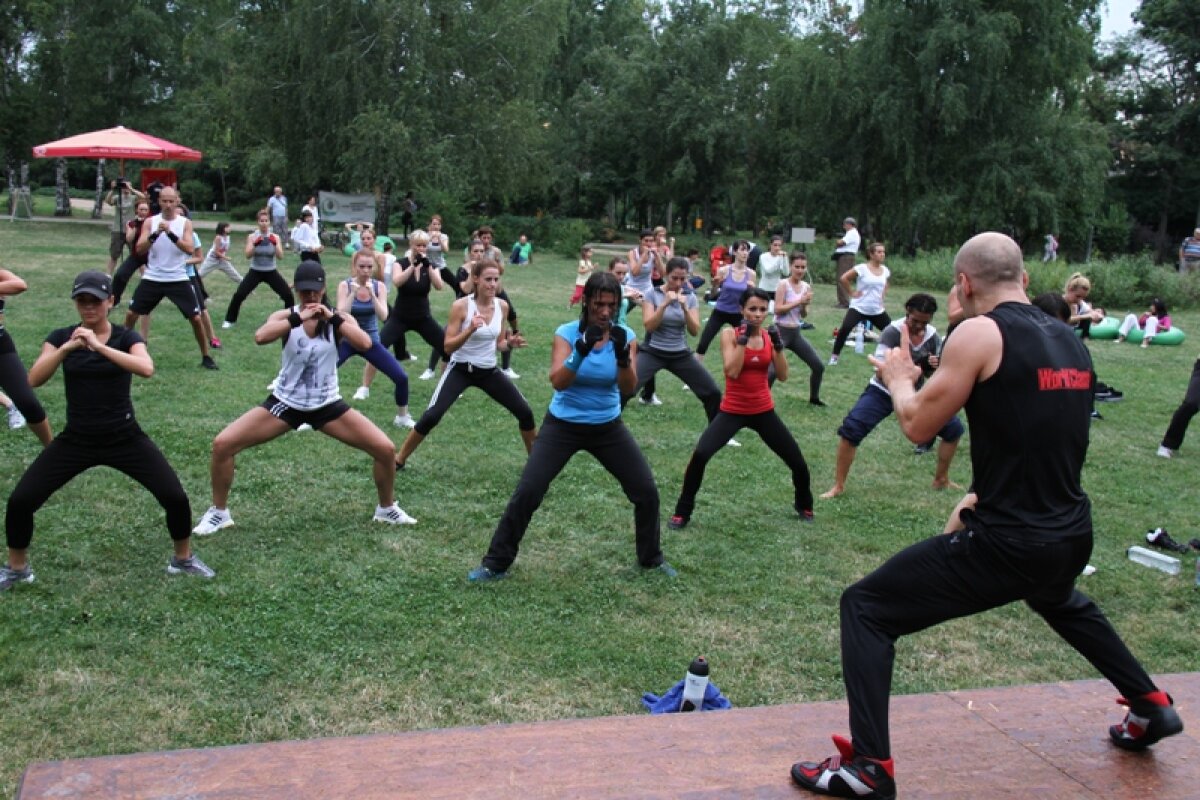 Fitness Revolution – lecţii de combat şi stretching gratis, în fiecare vineri şi sâmbătă, în Herăstrău