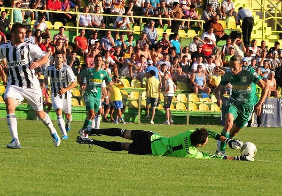 FOTO Şumudică a revitalizat Astra » CS Mioveni - Astra 0-1