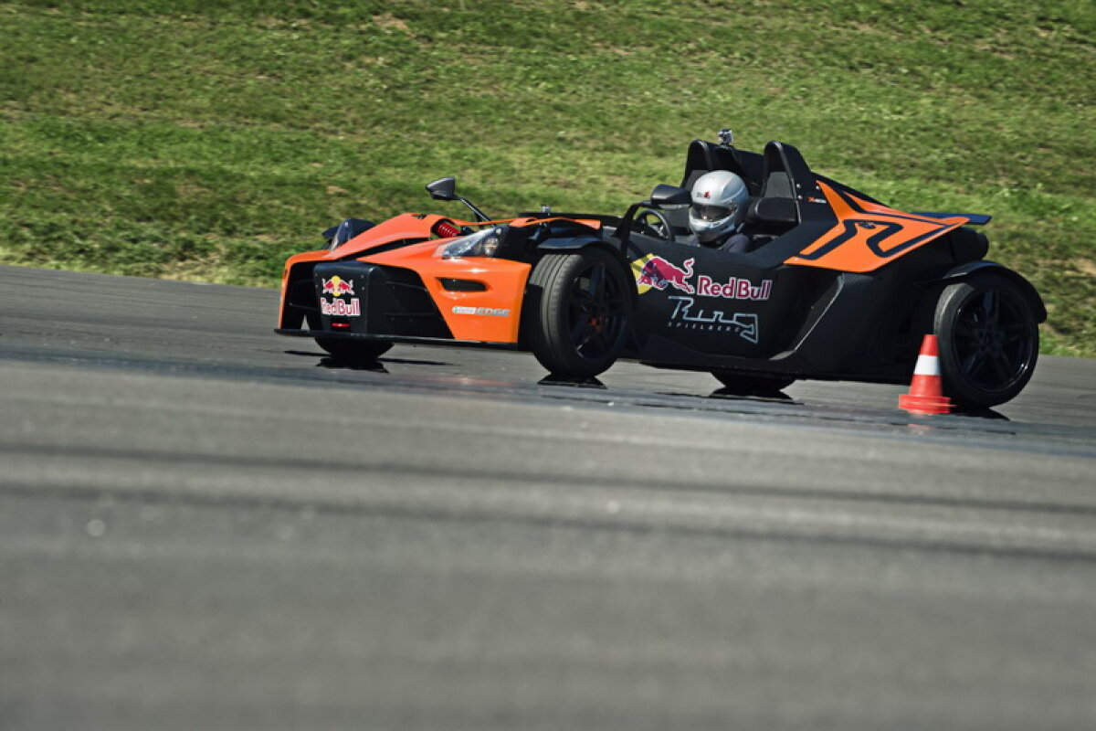 Neymar face show şi în afara gazonului » A condus un Audi RS5 cu peste 200 km/h şi a luat primele lecţii de pilotaj!