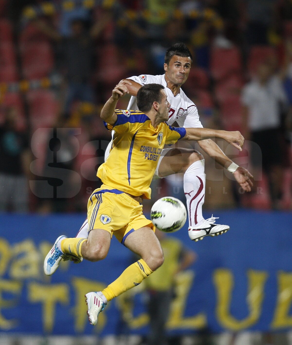 VIDEO Cronica partidei Petrolul - Rapid (0-1) scrisă de Maria Andrieş » Dansînd cu lupii