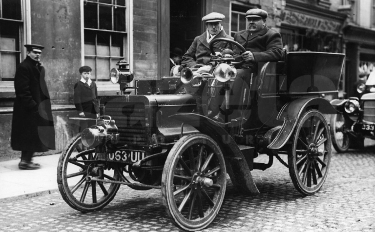 GALERIE FOTO Povestea călătoriei celor patru români care au plecat în 1910 să străbată 100.000 de km pe jos continuă azi cu drame tulburătoare