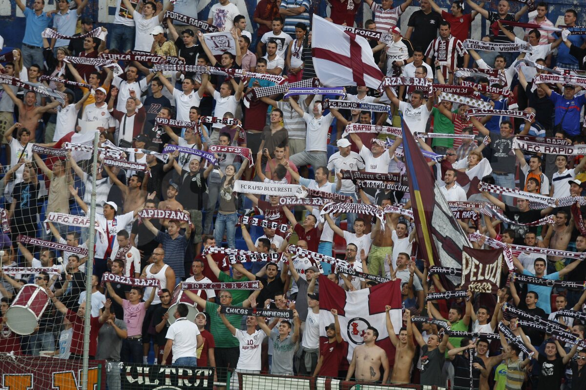 Eminescu a ajuns pe stadion! » Galeriile au făcut SHOW la Petrolul - Rapid