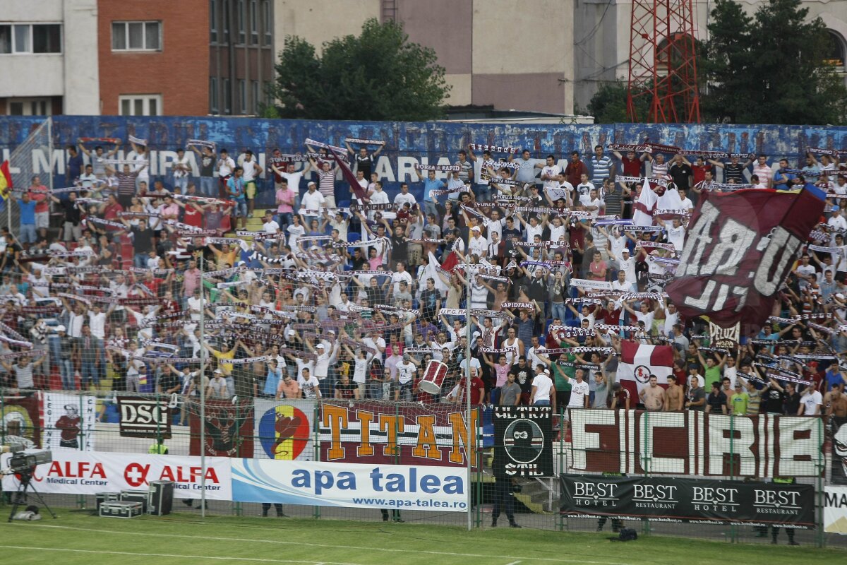 Eminescu a ajuns pe stadion! » Galeriile au făcut SHOW la Petrolul - Rapid
