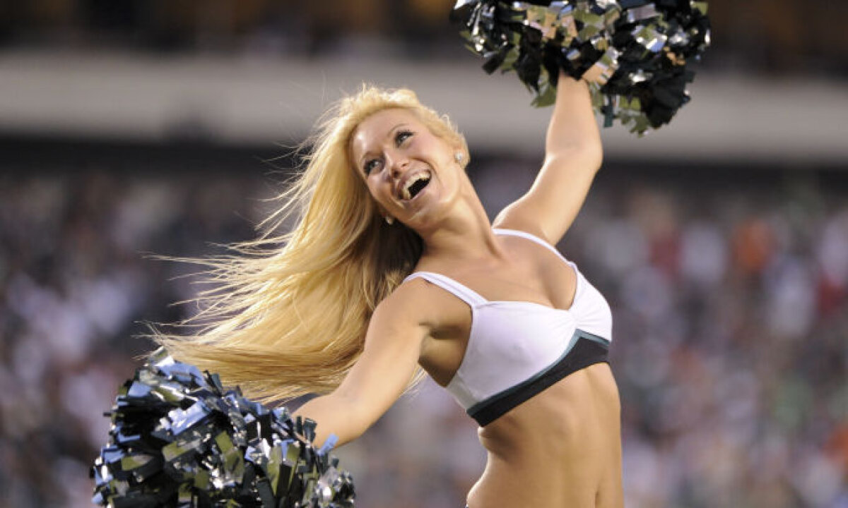 FOTO VEZI de ce sînt bărbaţii înnebuniţi după fotbalul american!