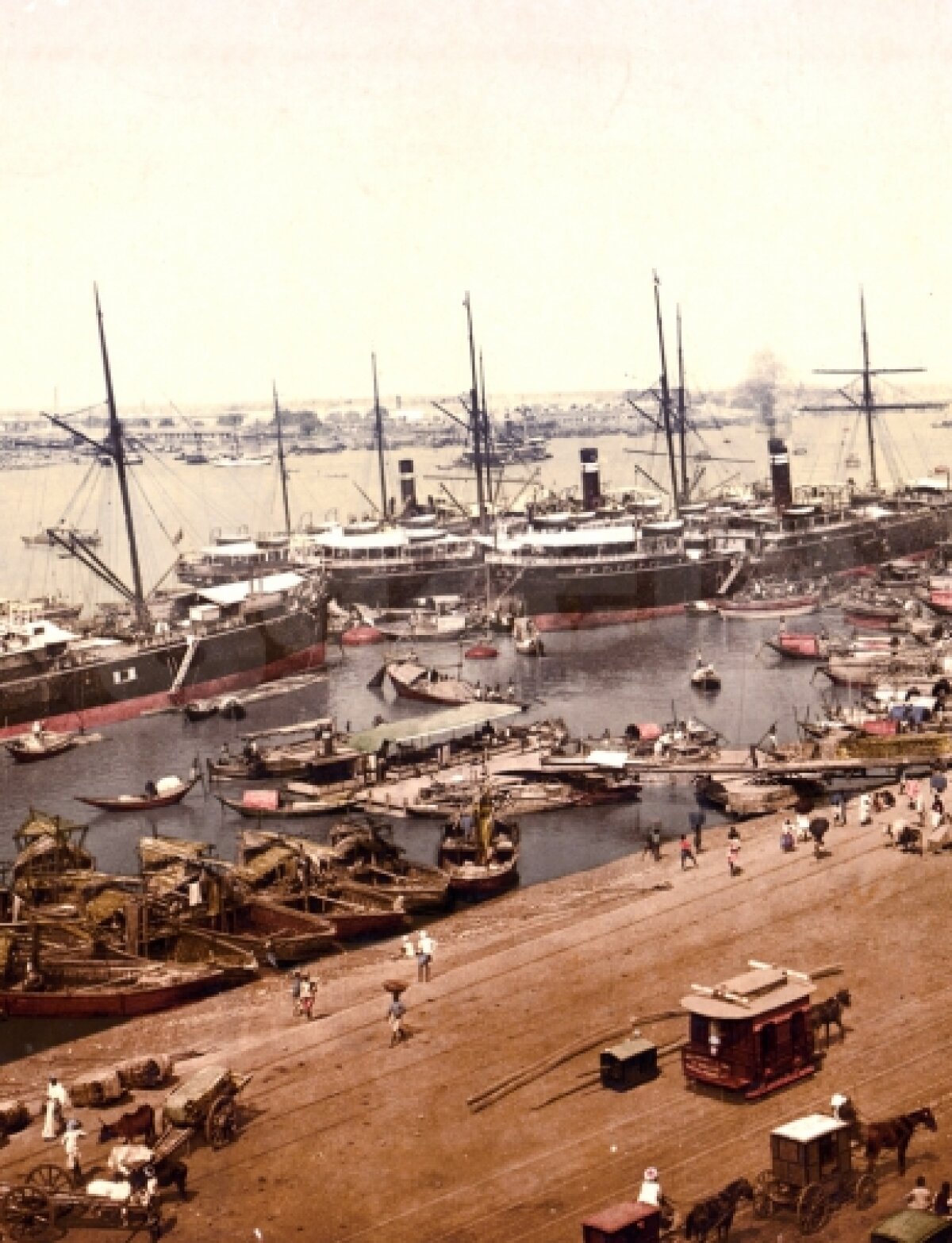 EXCLUSIV 100.000km pe jos în jurul lumii: de la cupolele „învelite în 350kg de aur” la legenda asasinilor din Iran! O aventură monumentală, nespusă, a 4 români: unul a murit drogat cu opiu în India, altul căzut de pe stânci, al treilea cu picioarele amputate!