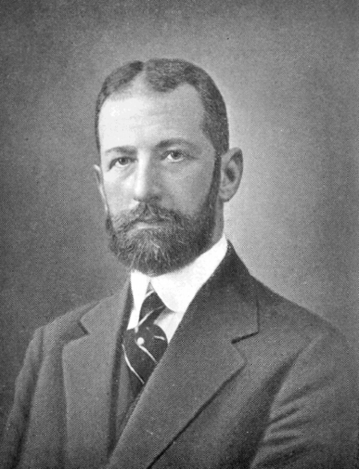 EXCLUSIV 100.000km pe jos în jurul lumii: de la cupolele „învelite în 350kg de aur” la legenda asasinilor din Iran! O aventură monumentală, nespusă, a 4 români: unul a murit drogat cu opiu în India, altul căzut de pe stânci, al treilea cu picioarele amputate!