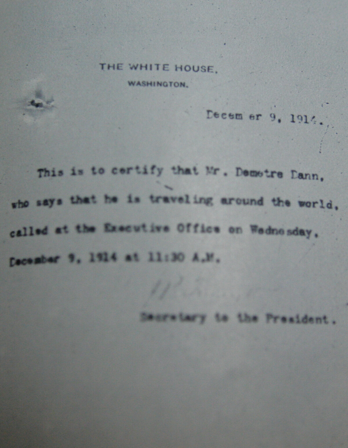 EXCLUSIV 100.000km pe jos în jurul lumii: de la cupolele „învelite în 350kg de aur” la legenda asasinilor din Iran! O aventură monumentală, nespusă, a 4 români: unul a murit drogat cu opiu în India, altul căzut de pe stânci, al treilea cu picioarele amputate!