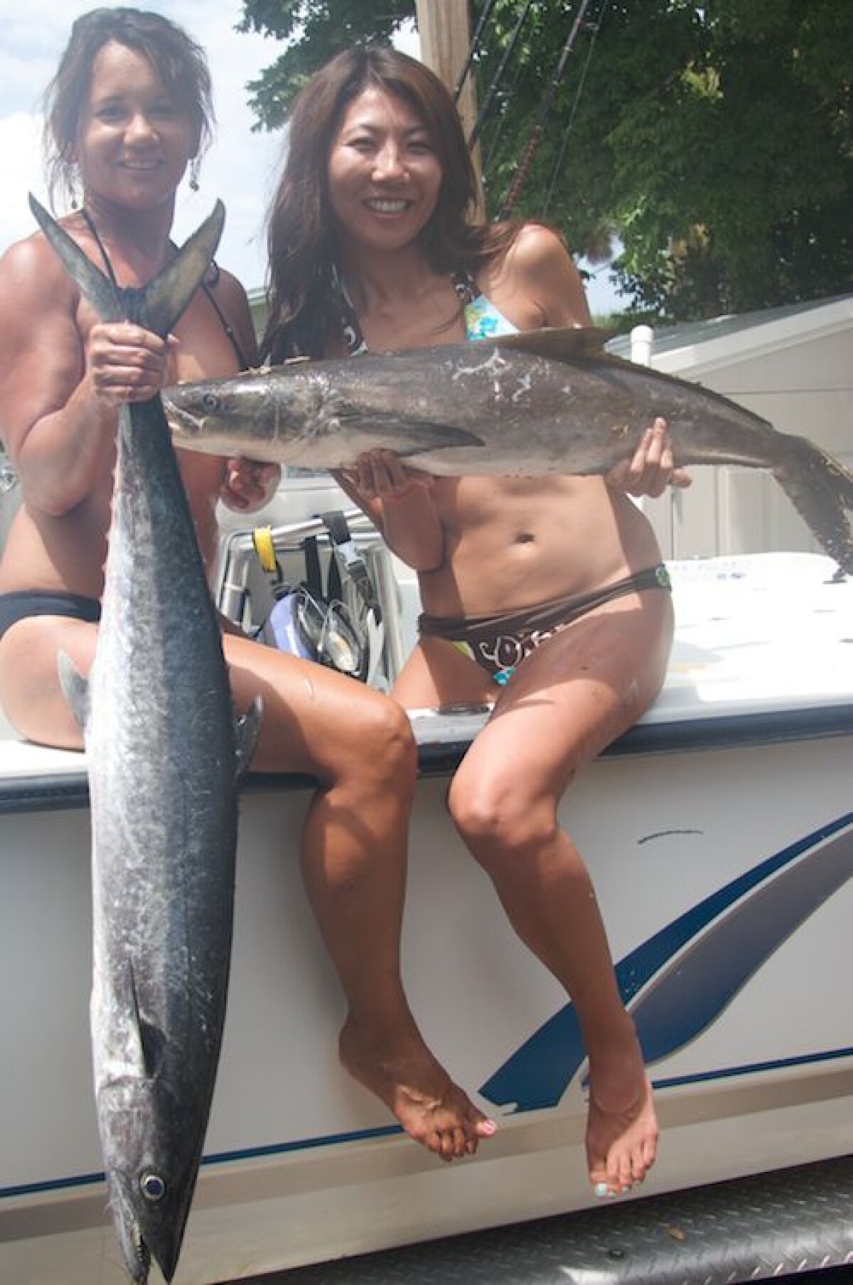 GALERIE FOTO » Şi fetele se pricep la pescuit ;)