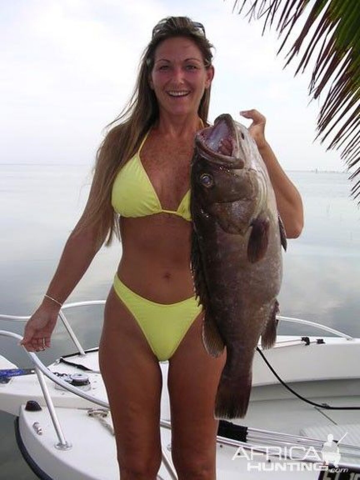 GALERIE FOTO » Şi fetele se pricep la pescuit ;)