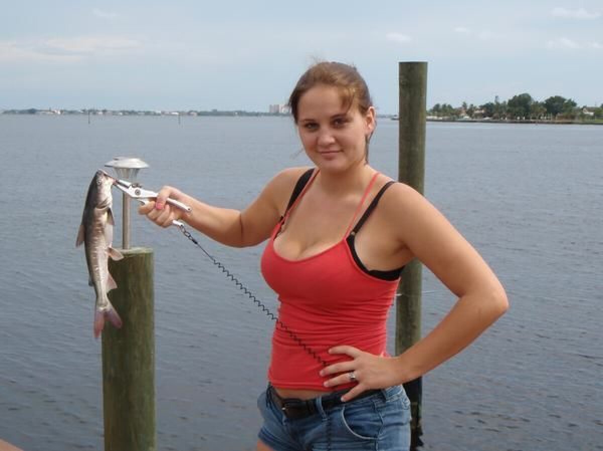 GALERIE FOTO » Şi fetele se pricep la pescuit ;)