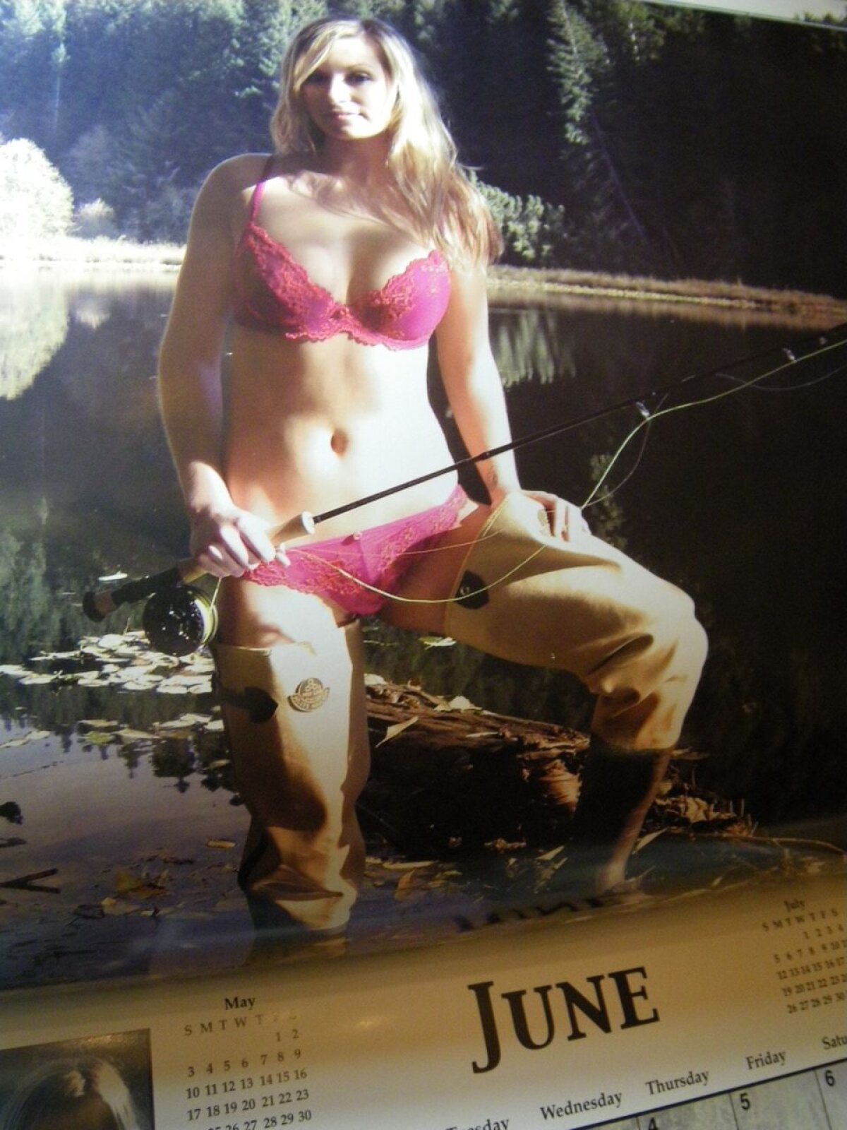 GALERIE FOTO » Şi fetele se pricep la pescuit ;)