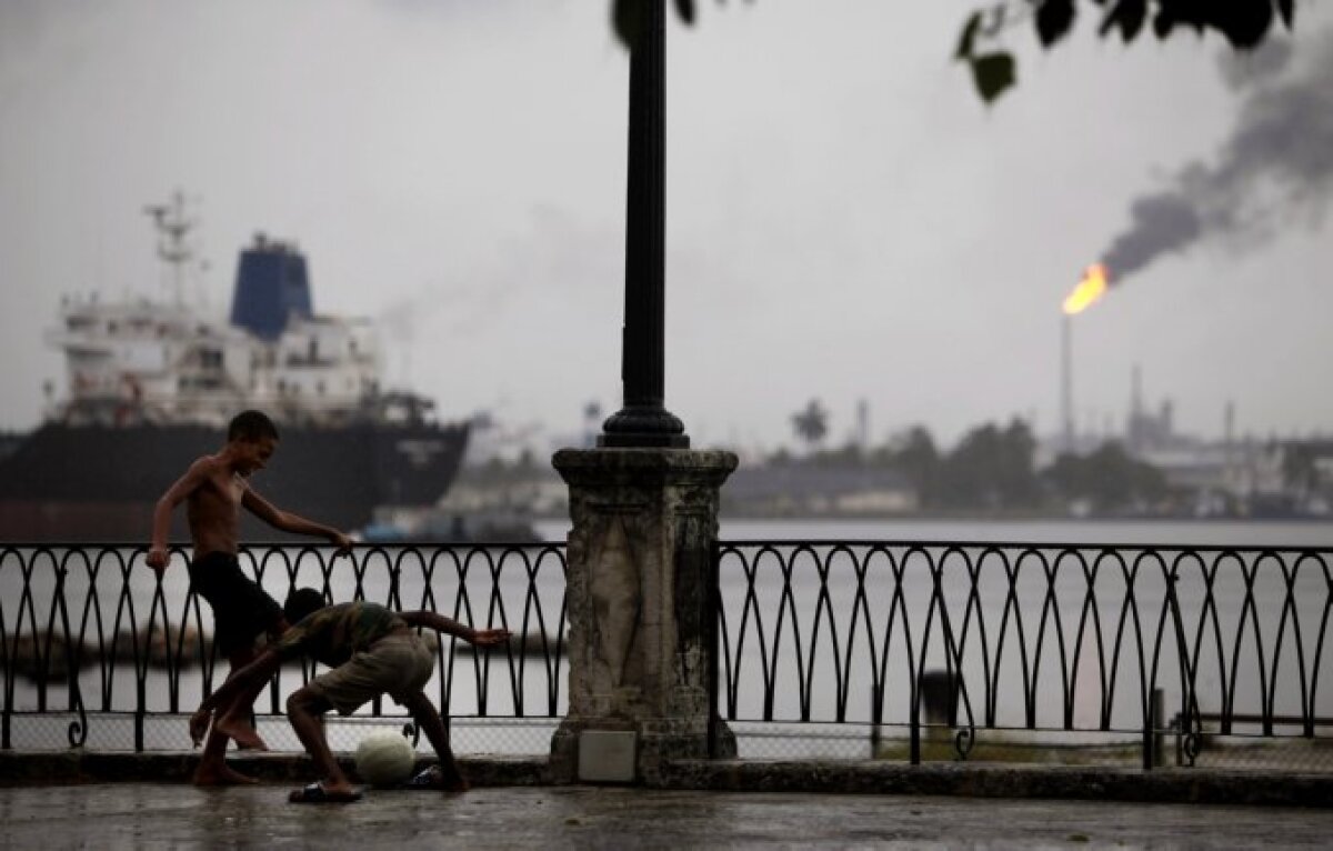 FOTO Fotbalul se naşte pe maidane » Super-galerie cu copii jucînd fotbal în diferite colţuri ale lumii