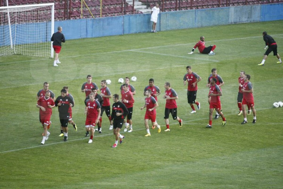 FOTO Radukanov dă o veste bună pentru Steaua: "Moraes a făcut deplasarea, dar nu va juca"