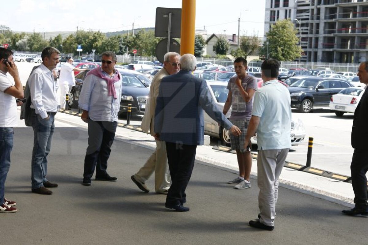 FOTO » Gigi Becali nu-l slăbeşte deloc pe Zicu ;) "Nu l-am luat pentru că nu e de Steaua, el e de Steaua Sofiei"