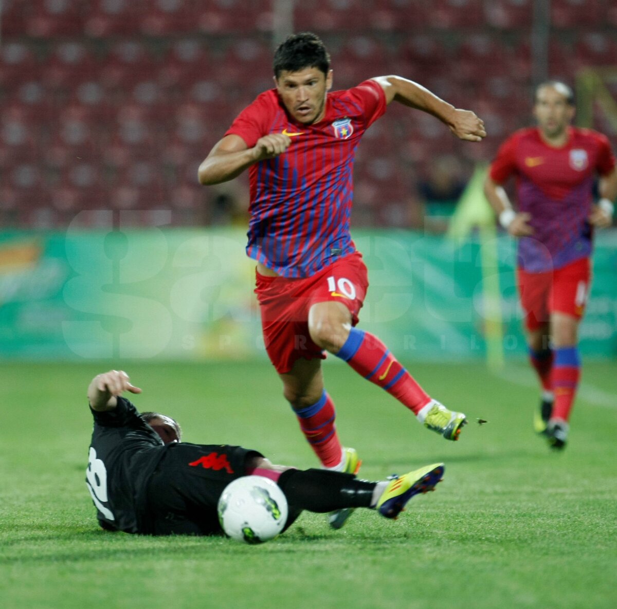 FOTO Bourceanu admiră evoluţia Stelei după 2-0 cu ŢSKA Sofia