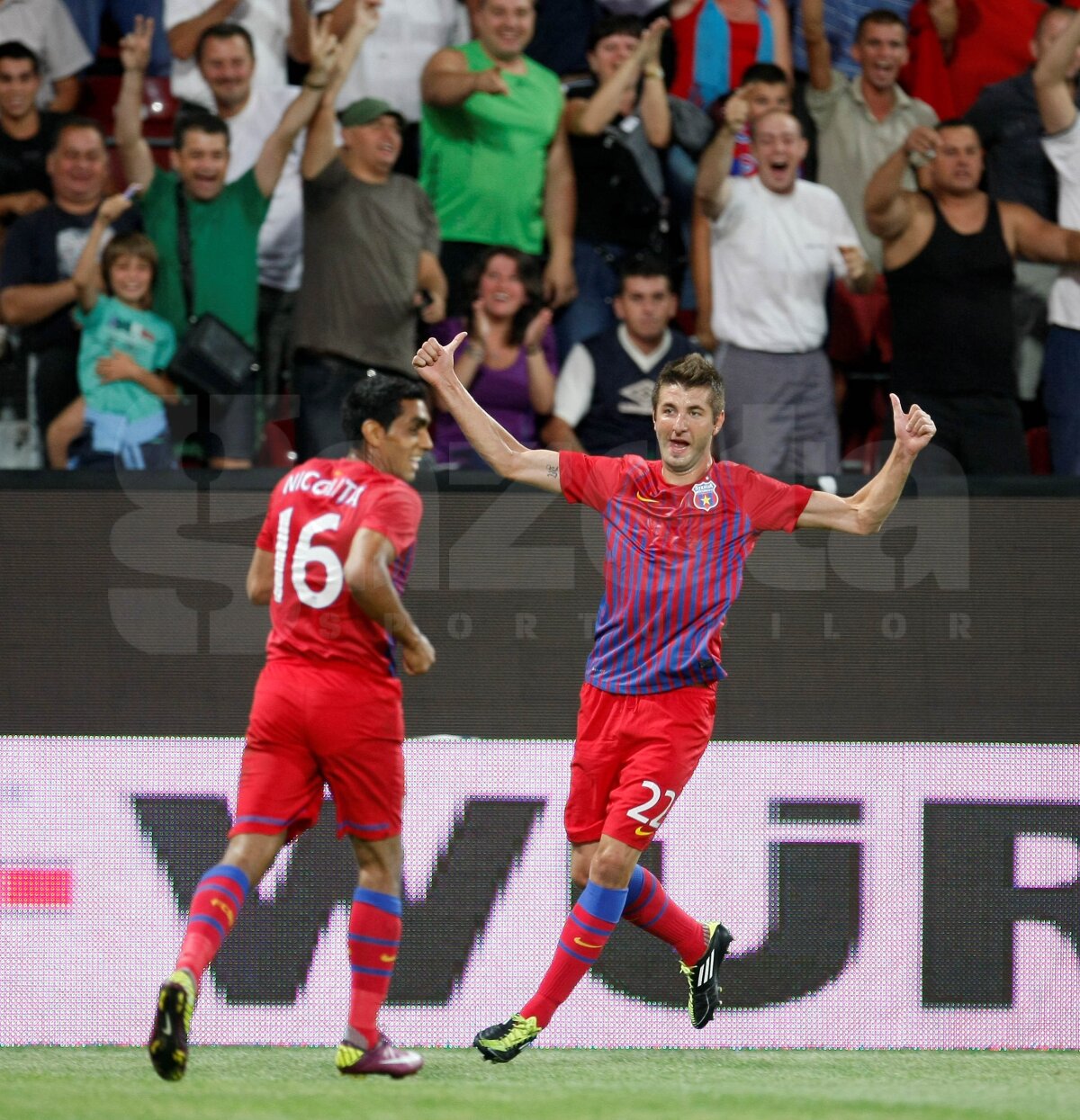 FOTO Bourceanu admiră evoluţia Stelei după 2-0 cu ŢSKA Sofia