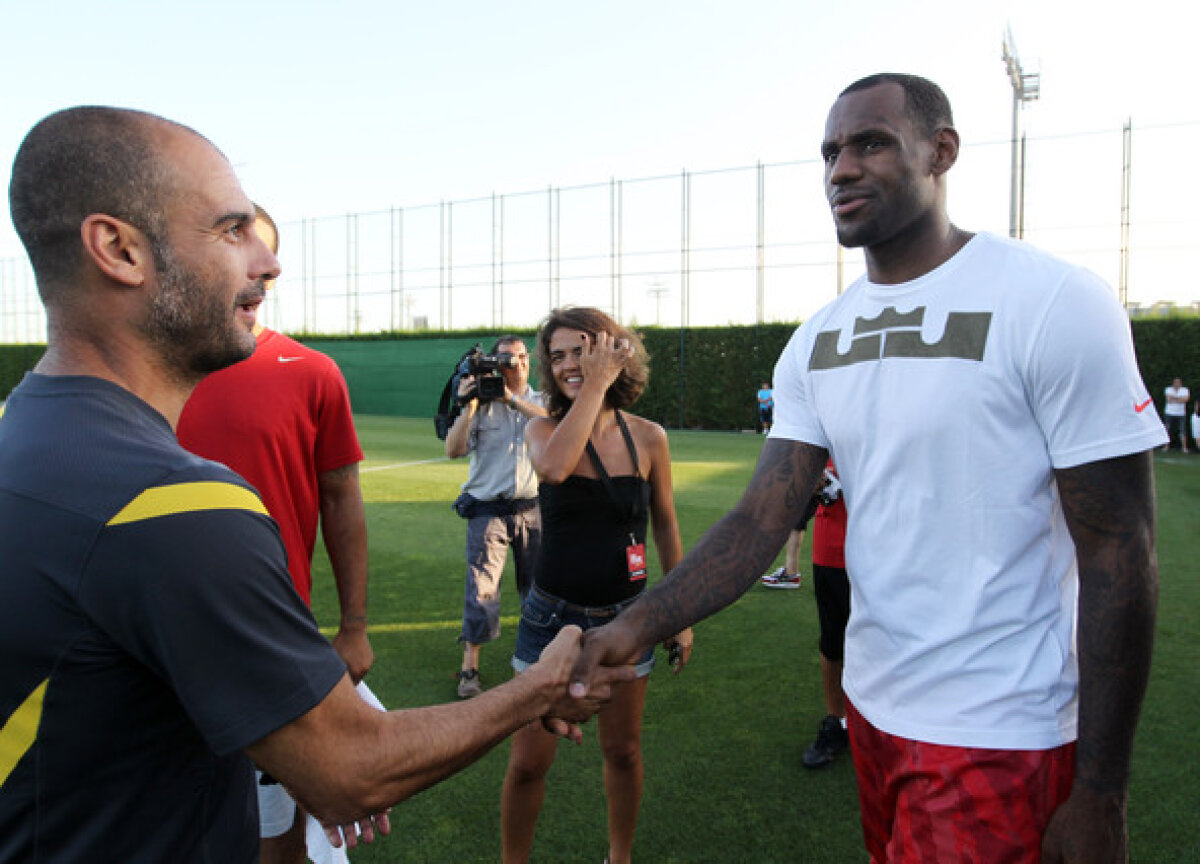 Încă un star din baschet a ţinut să se pozeze cu Messi&co » LeBron James, în vizită la Barcelona