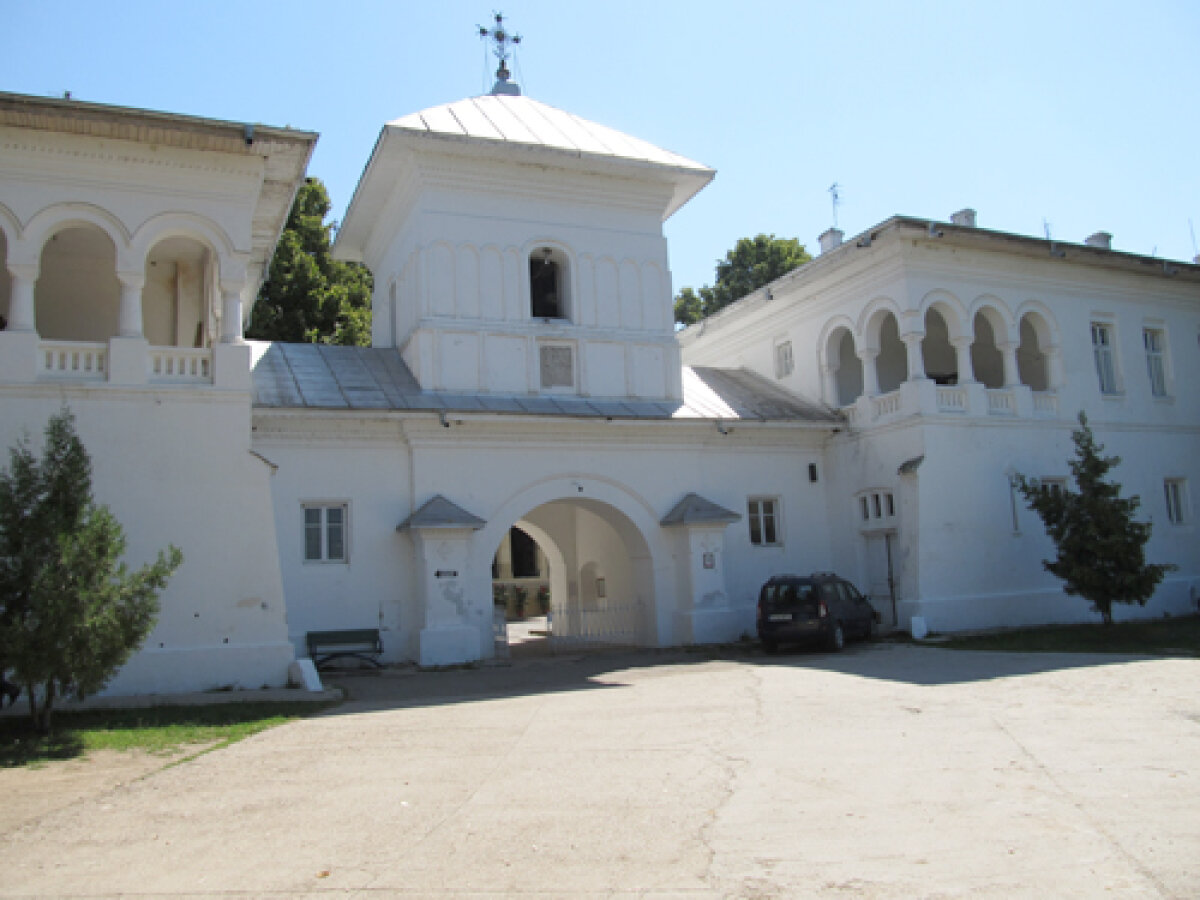 Părinte, dă-i pe GSP TV! » Fotbalul, plăcere curată dincolo de zidurile mînăstirii Căldăruşani