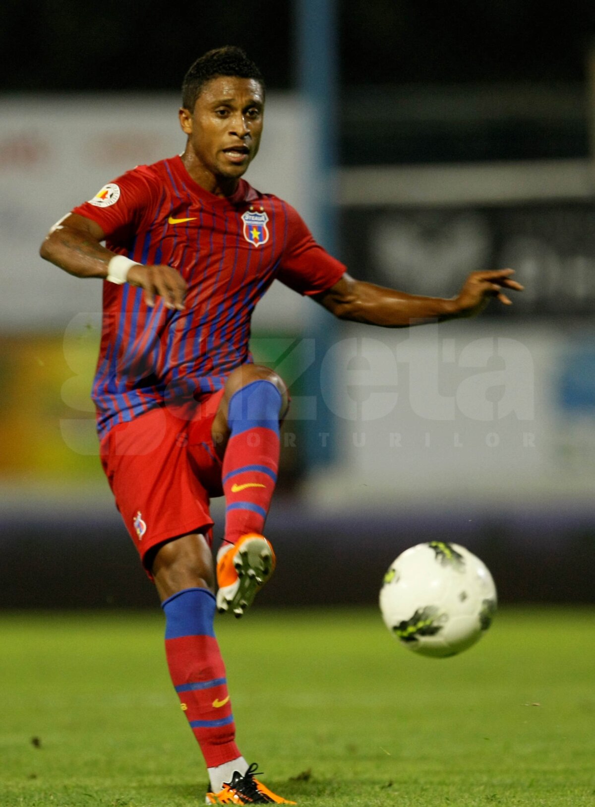 FOTO şi VIDEO Cronică la Astra-Steaua 2-1: "Atunci cînd sapa bate mapa"