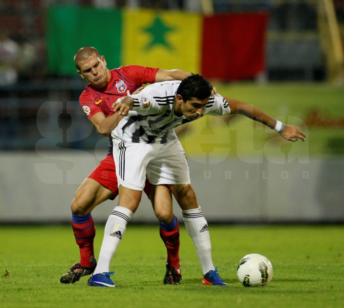 FOTO şi VIDEO Cronică la Astra-Steaua 2-1: "Atunci cînd sapa bate mapa"