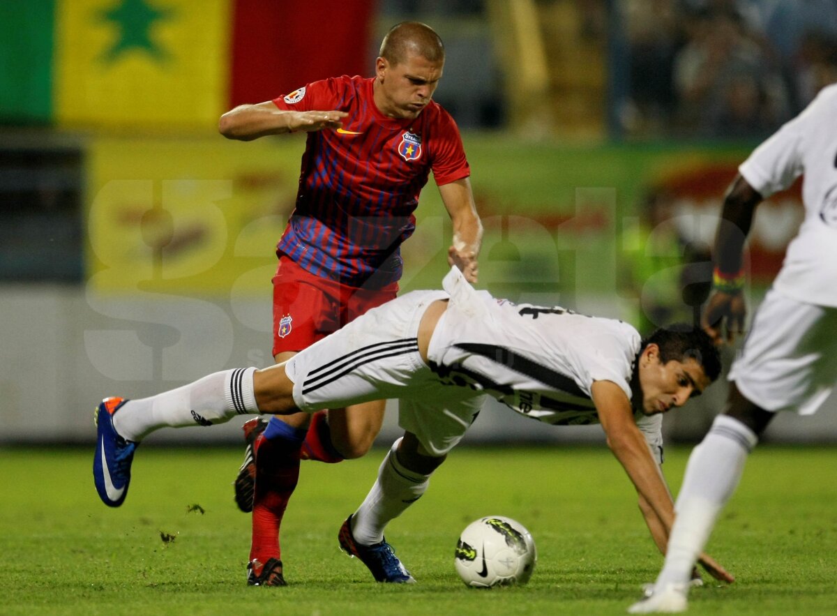 FOTO şi VIDEO Cronică la Astra-Steaua 2-1: "Atunci cînd sapa bate mapa"
