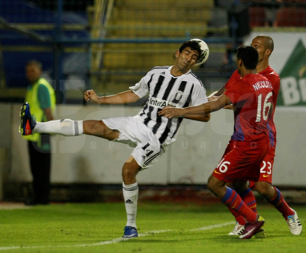 FOTO şi VIDEO Cronică la Astra-Steaua 2-1: "Atunci cînd sapa bate mapa"