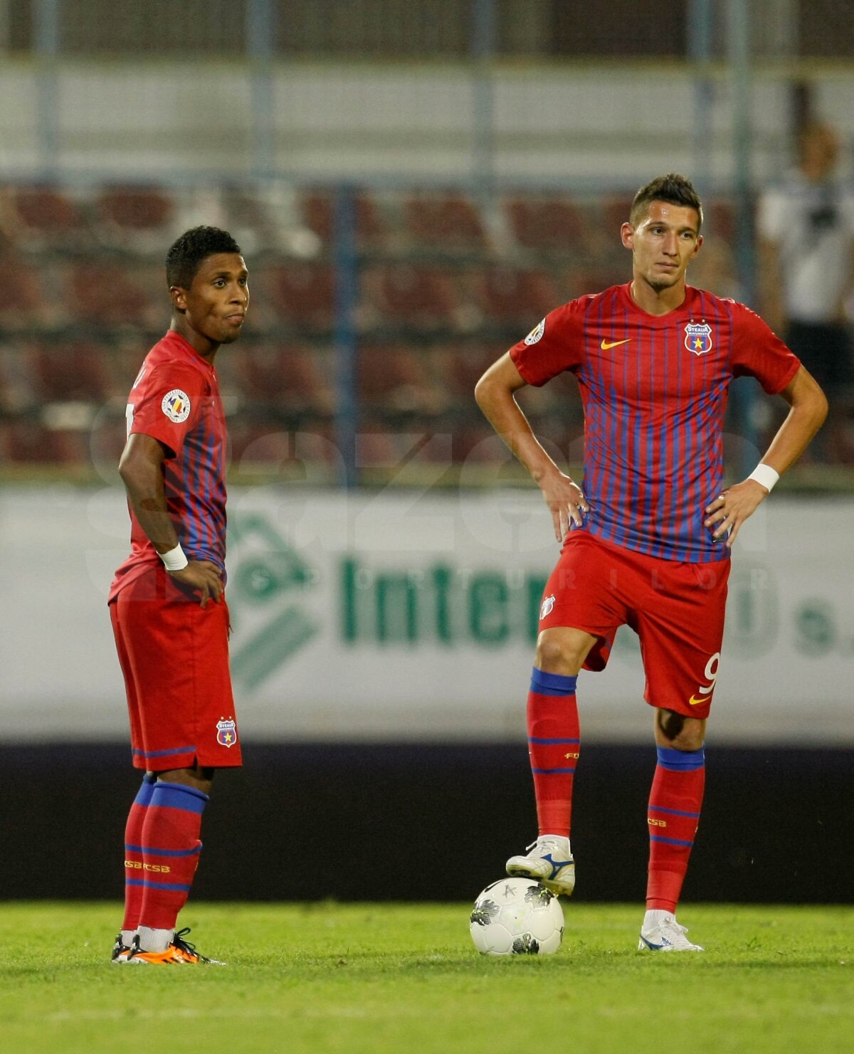 FOTO şi VIDEO Cronică la Astra-Steaua 2-1: "Atunci cînd sapa bate mapa"