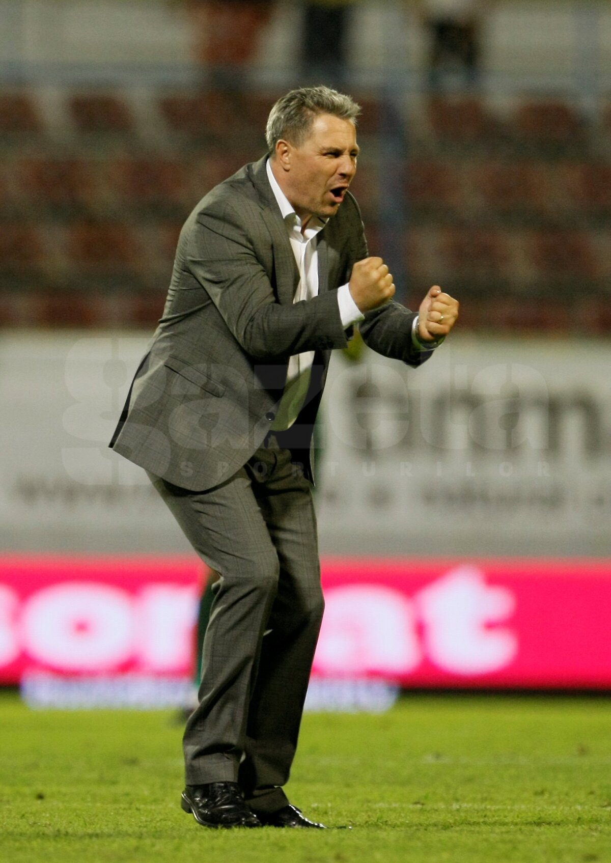 FOTO şi VIDEO Cronică la Astra-Steaua 2-1: "Atunci cînd sapa bate mapa"