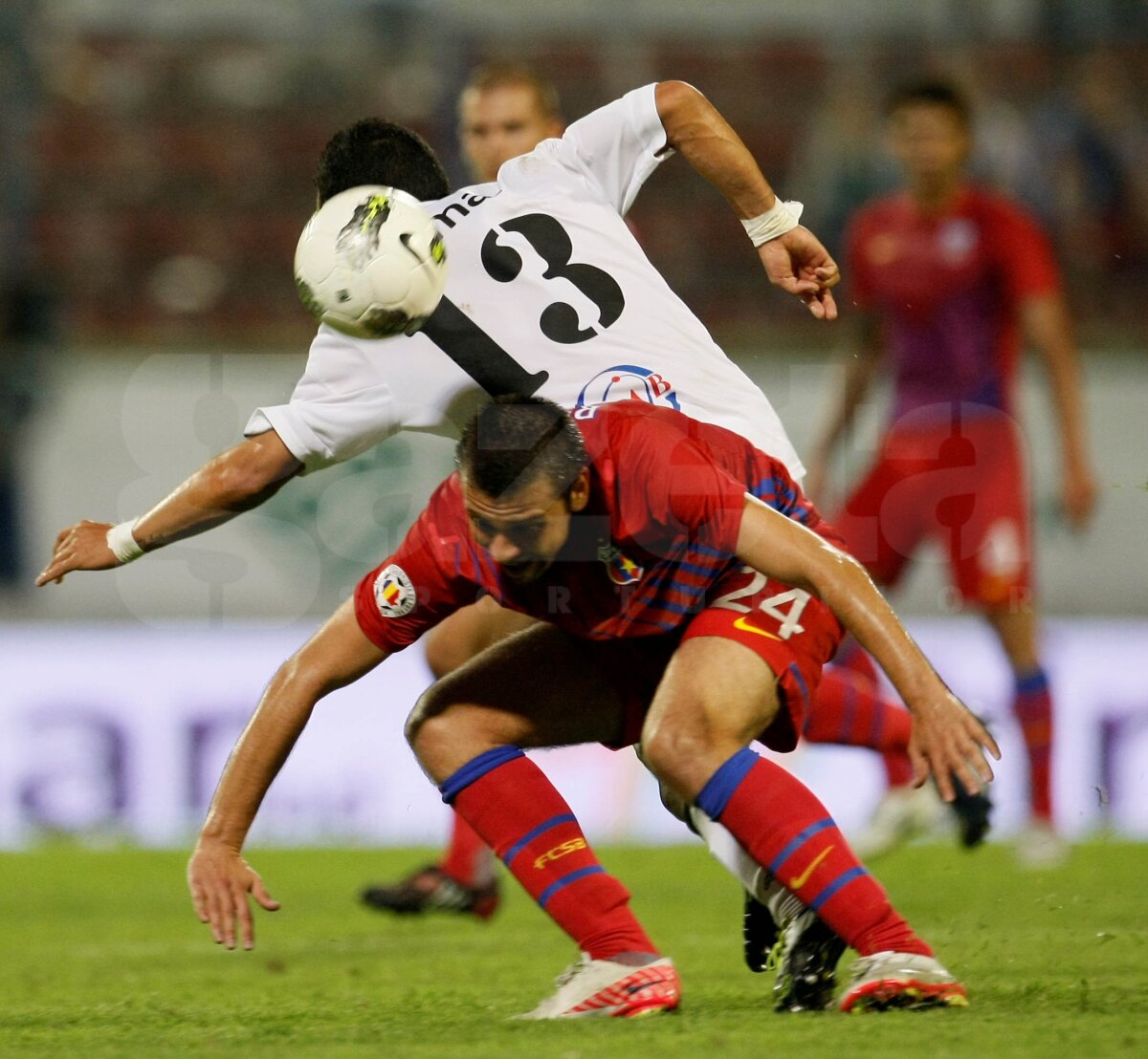FOTO şi VIDEO Cronică la Astra-Steaua 2-1: "Atunci cînd sapa bate mapa"