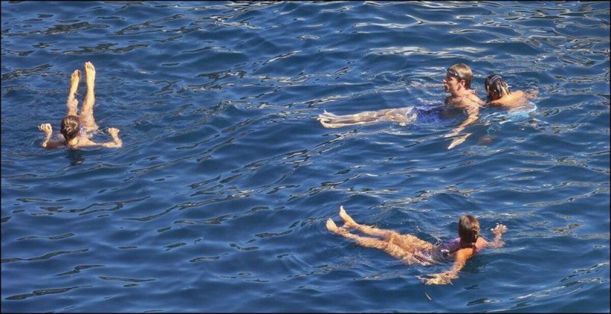 FOTO Button şi "bomba" sa japoneză s-au bronzat în sudul Franţei