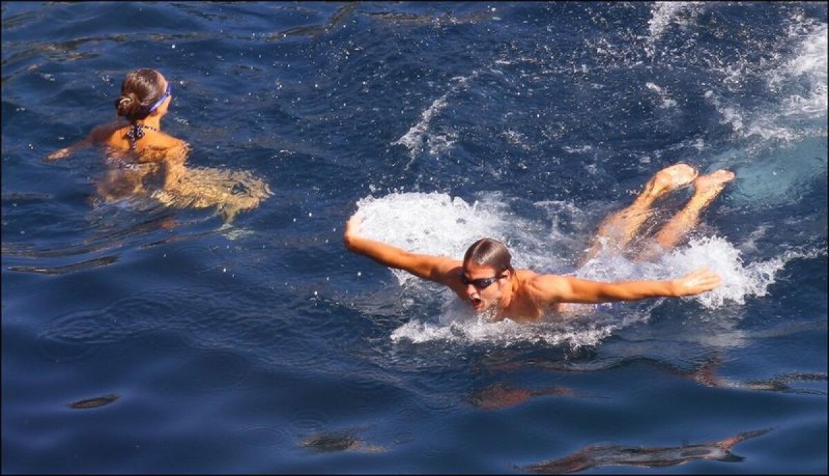 FOTO Button şi "bomba" sa japoneză s-au bronzat în sudul Franţei