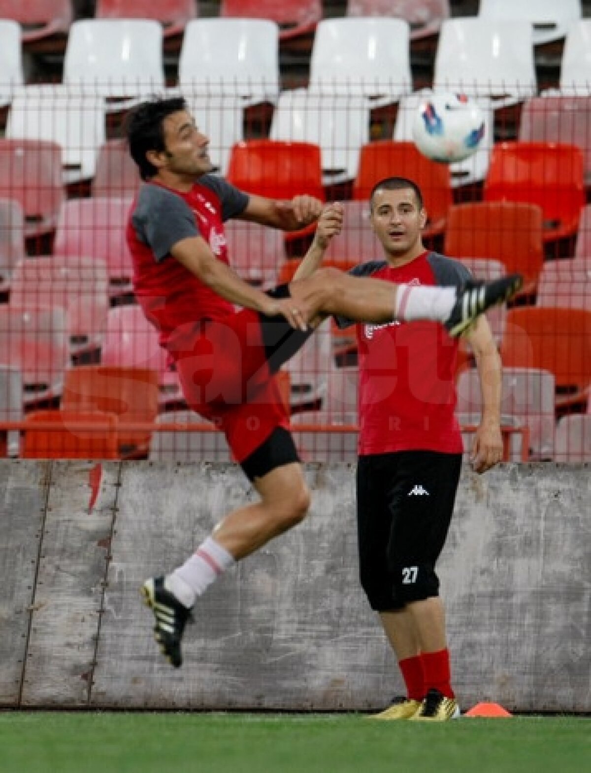 ŢSKA a avut 1.000 de fani la antrenament » Radukanov: "Vrem stadionul plin, sîntem pregătiţi să cîştigăm"