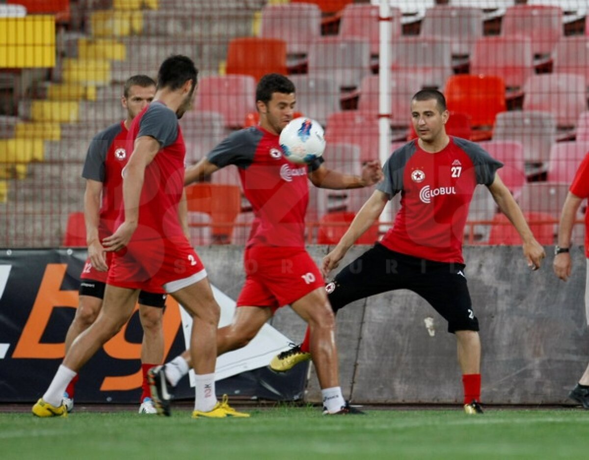 ŢSKA a avut 1.000 de fani la antrenament » Radukanov: "Vrem stadionul plin, sîntem pregătiţi să cîştigăm"