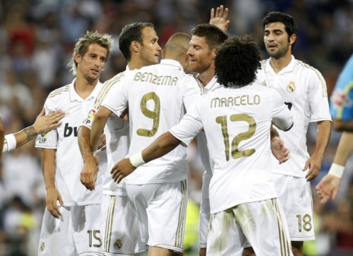 VIDEO şi FOTO » Mourinho, susţinut din toate puterile la Madrid: "Degetul tău ne arată drumul" :D