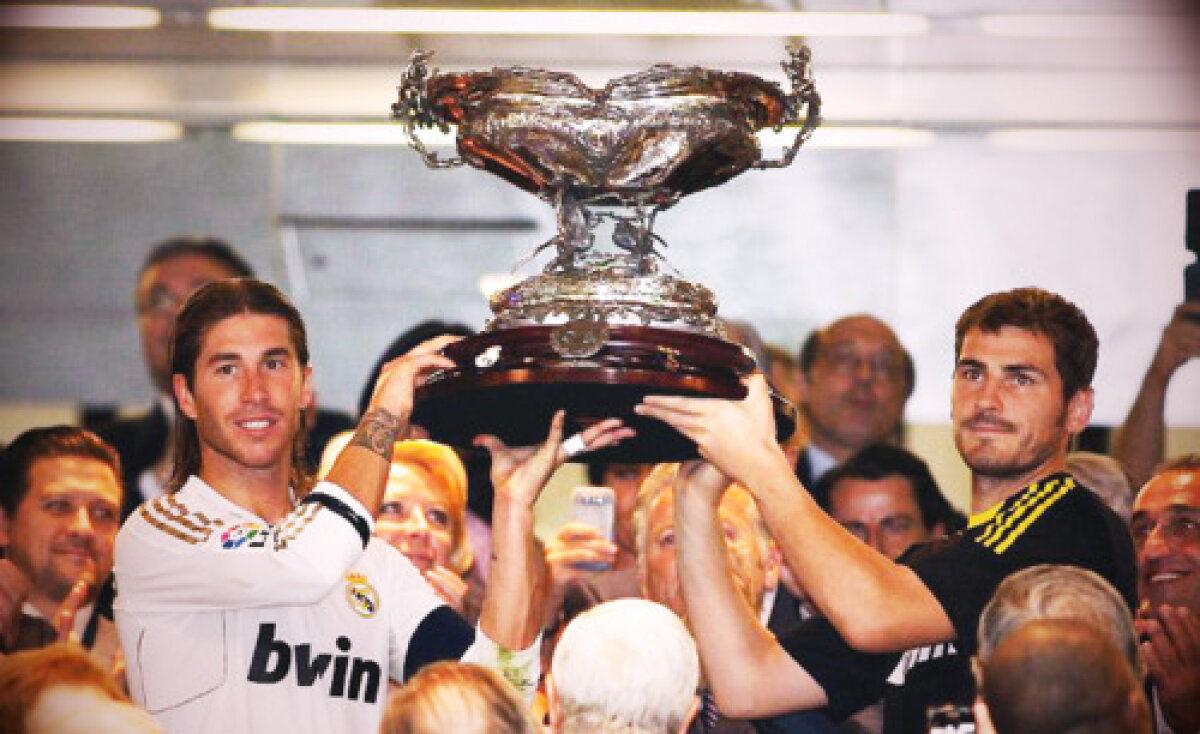 VIDEO şi FOTO » Mourinho, susţinut din toate puterile la Madrid: "Degetul tău ne arată drumul" :D