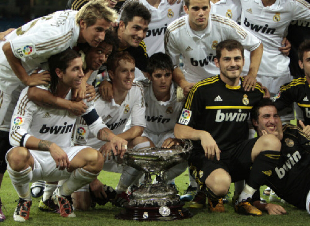 VIDEO şi FOTO » Mourinho, susţinut din toate puterile la Madrid: "Degetul tău ne arată drumul" :D