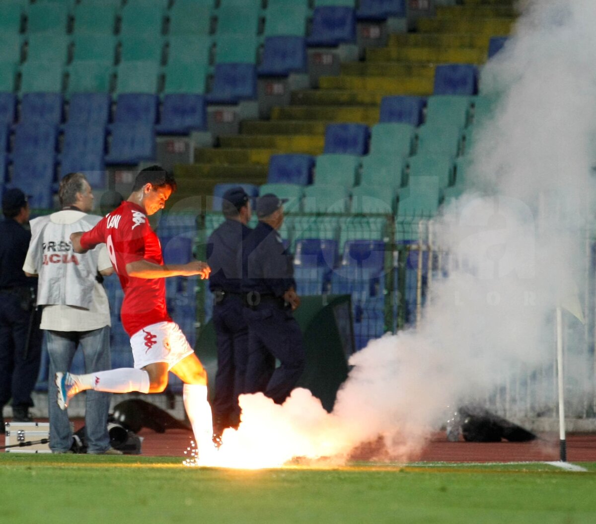 Filmul incidentelor de la Sofia » Plan dejucat: oficialii stelişti au anihilat intenţia Peluzei Sud » 5 ARESTAŢI