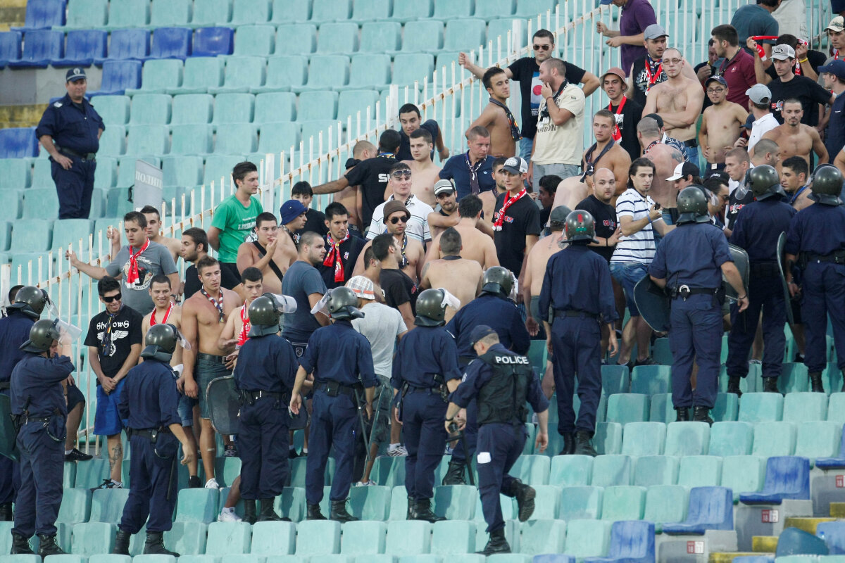 Filmul incidentelor de la Sofia » Plan dejucat: oficialii stelişti au anihilat intenţia Peluzei Sud » 5 ARESTAŢI