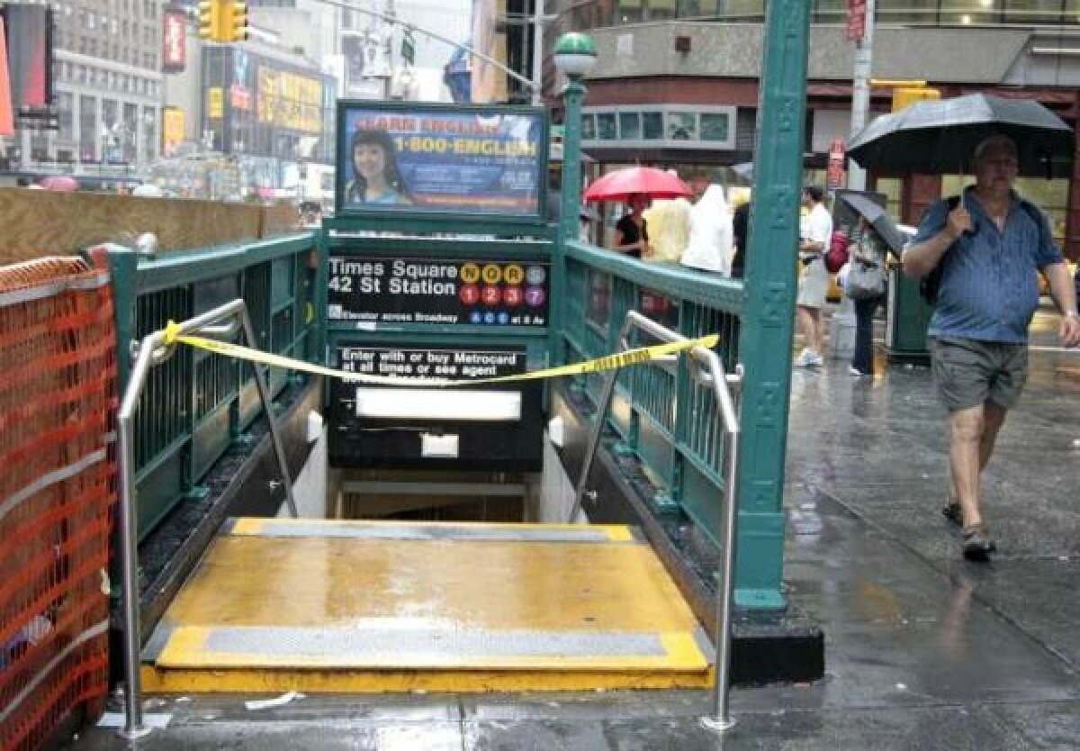 GALERIE FOTO » Şocant: New York-ul e un oraş părăsit în aşteptarea Uraganului Irene