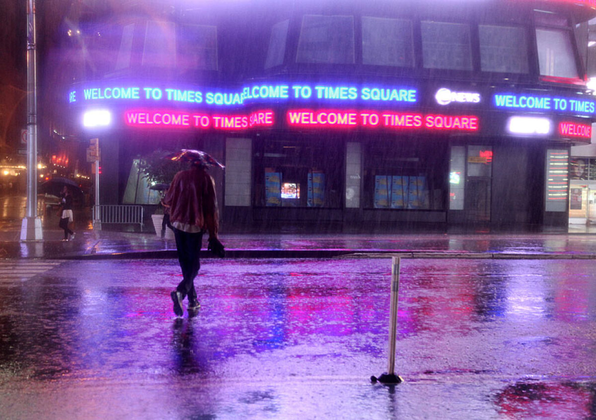 GALERIE FOTO » Şocant: New York-ul e un oraş părăsit în aşteptarea Uraganului Irene