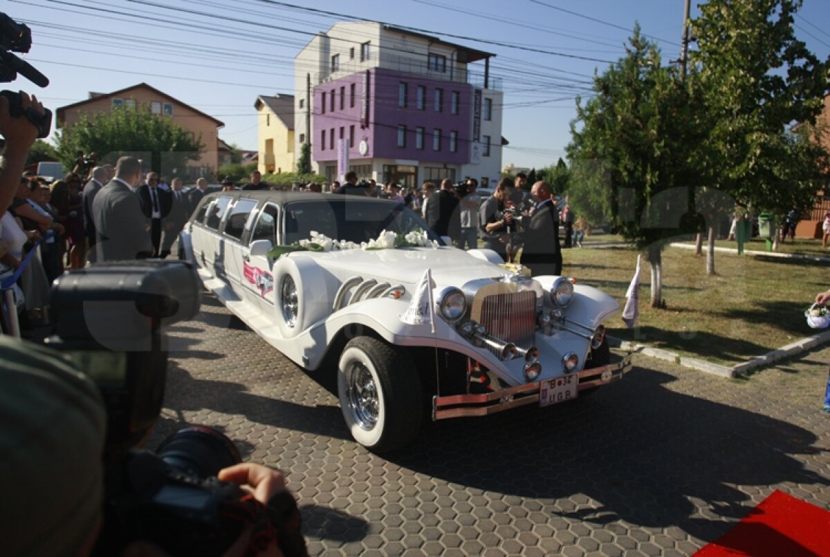 GALERIE FOTO Ce înseamnă o nuntă la unul dintre bogaţii României, Borcea, şi cum e una pentru unul dintre miliardari, Ecclestone